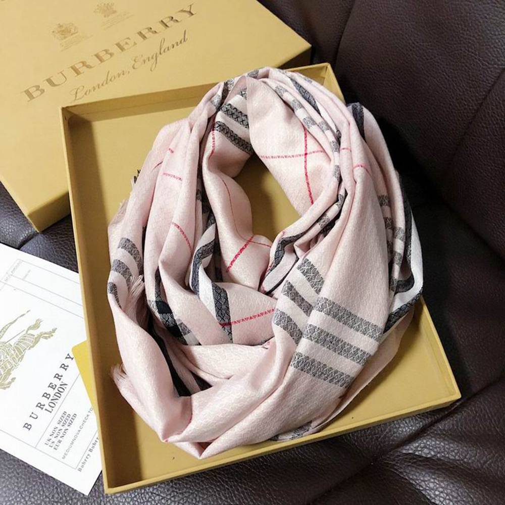Bv*b*rry Scarf